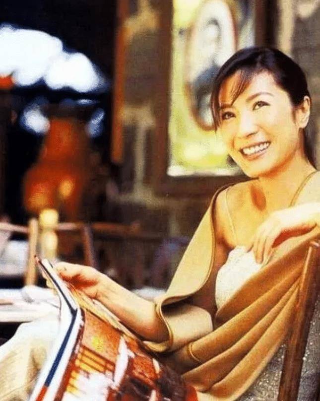 事业精彩、感情黯淡，相恋18年一直未婚，杨紫琼一生精彩纷呈(杨紫琼感情经历)