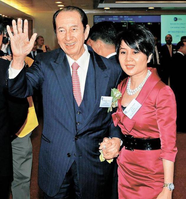 我妻子在同一个地方出了车祸。何鸿燊为什么不允许调查?霍英东揭开了其中的奥秘。