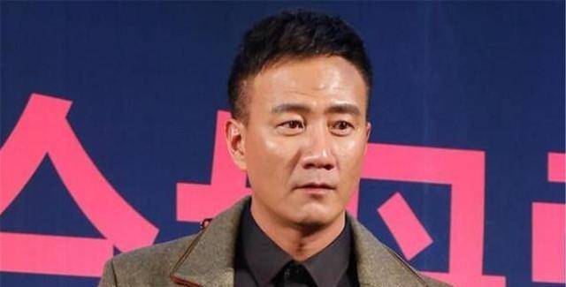 胡军女儿在海边晒美照,19岁的身材堪比超模。网友表示:时尚太猛了。