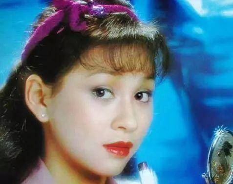 爱余安安：她14岁恋爱，24岁结婚离开，至今仍向往爱情。