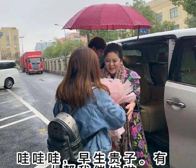 初恋归来,他竟抛下婚礼上的孕妻(当然,这些都是她的豪门老公)