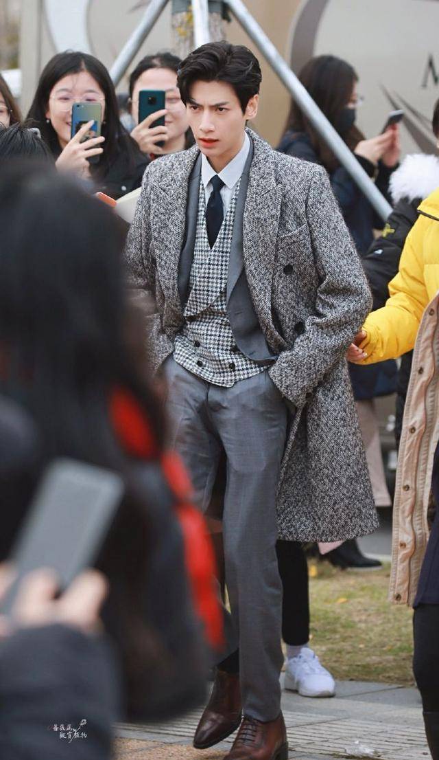 怎么形容罗云熙的颜值(罗云熙才艺)