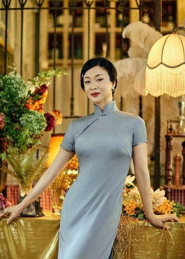 他竭尽全力娶了维纳斯,毫无怨言地养育了三个非亲生的孩子,但夫妻俩的生活依然幸福。