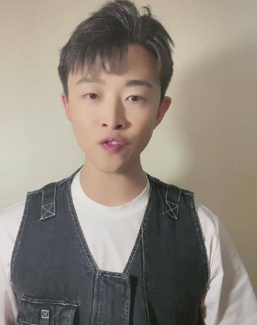 谢明浩出镜举报林俊杰，却让网友刷礼物。一场嘉年华价值3000元。