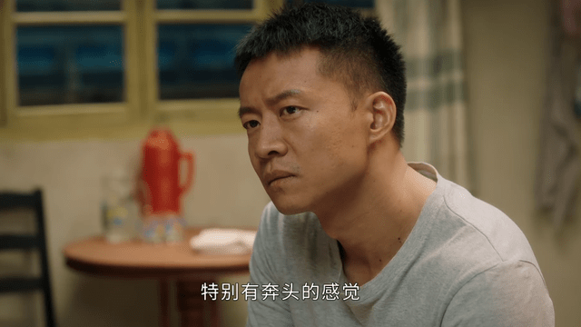 万佳幸福：王青来没有变坏。他希望压抑快乐来维持生活。