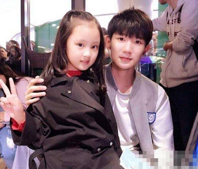 tfboys宠爱里的小女孩(还记得被TFBOYS宠爱的女孩吗,如今变得怎样了呢?)