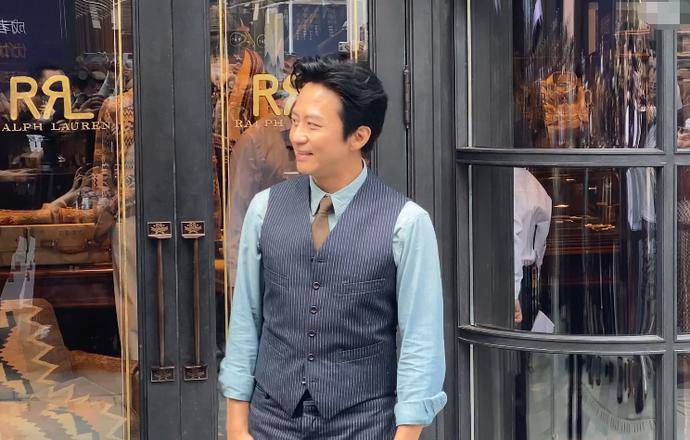 邓超穿西装照片(邓超西装照)