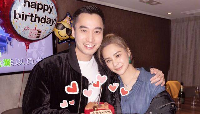 钟欣潼颜值(钟欣潼晒自拍照,每一张都摆出不同的pose,千姿百态太撩人!)