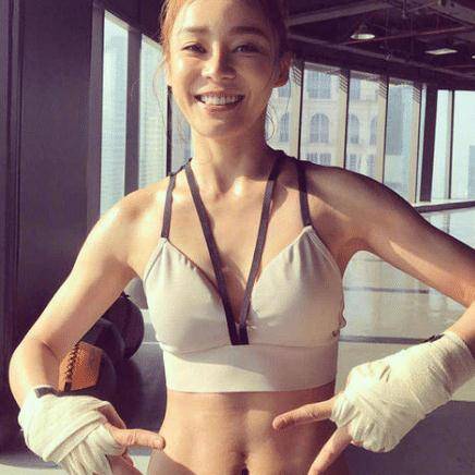 曾经因为长相漂亮被老师“催”去当演员,现在却因为长相完美而喘不过气来!