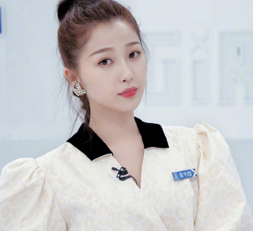 有一种“不死颜值”叫Esther Yu的妈妈,胶原蛋白满满,完全不输女儿。