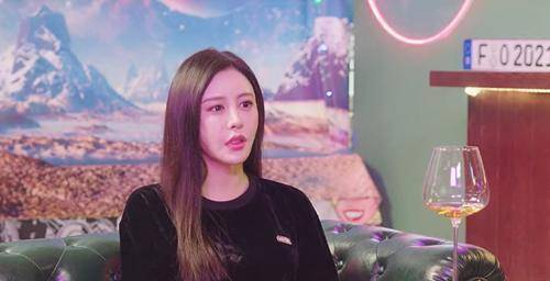 跟制片人撞名的整容女星(去国外当演员)