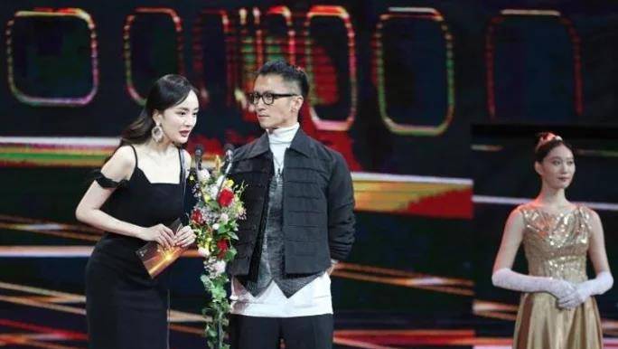 我曾经被谢霆锋骂过屎，被黄晓明骂过娘娘腔。44元18岁重回荧屏，依然是大牌。