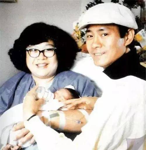 沈殿霞爱郑少秋吗(郑少秋靠沈殿霞)