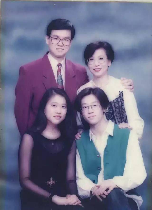 黄百鸣：错过周星驰，辞退王家卫，却陪妻子抗病16年的全能艺人(黄百鸣和王家卫)