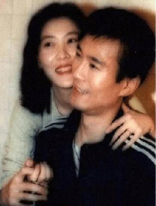 沈殿霞爱郑少秋吗(郑少秋靠沈殿霞)