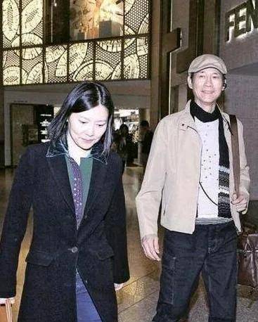 沈殿霞爱郑少秋吗(郑少秋靠沈殿霞)