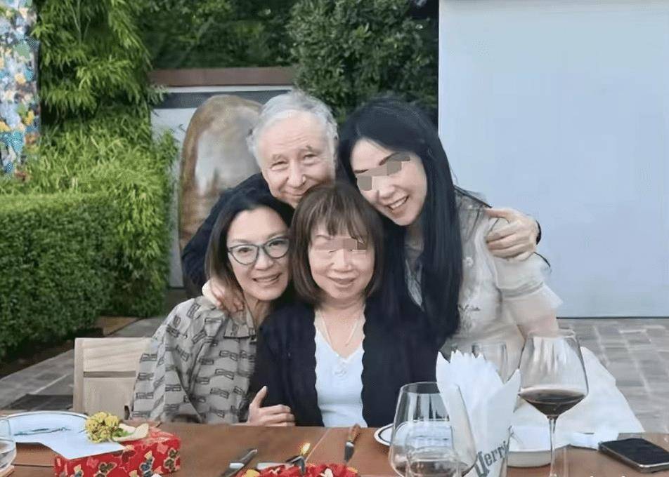 事业精彩、感情黯淡，相恋18年一直未婚，杨紫琼一生精彩纷呈(杨紫琼感情经历)