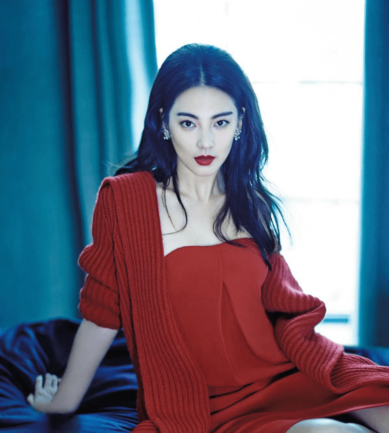 还记得《长江七号》的Dee吗？她曾经和张雨绮不相上下，但后来她得了肿瘤。