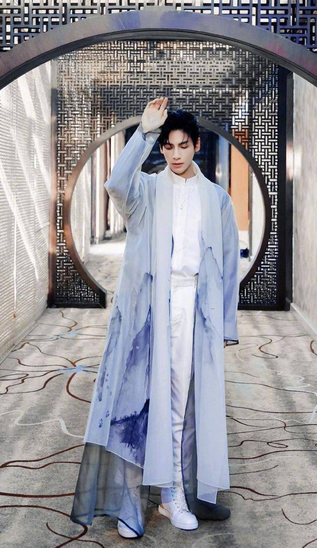 怎么形容罗云熙的颜值(罗云熙才艺)