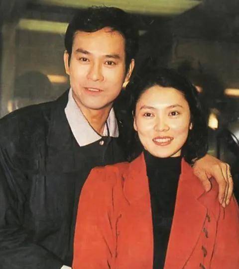 沈殿霞爱郑少秋吗(郑少秋靠沈殿霞)