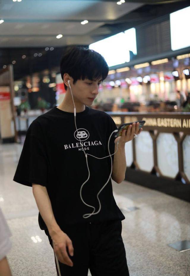 怎么形容罗云熙的颜值(罗云熙才艺)