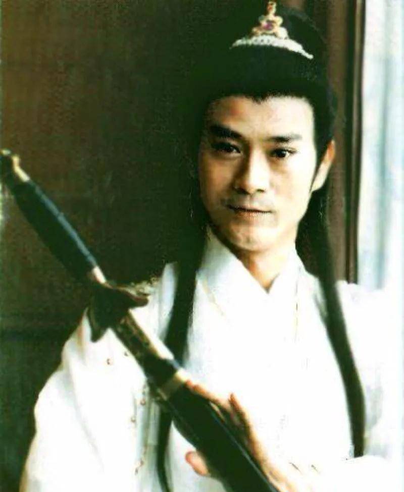 沈殿霞爱郑少秋吗(郑少秋靠沈殿霞)