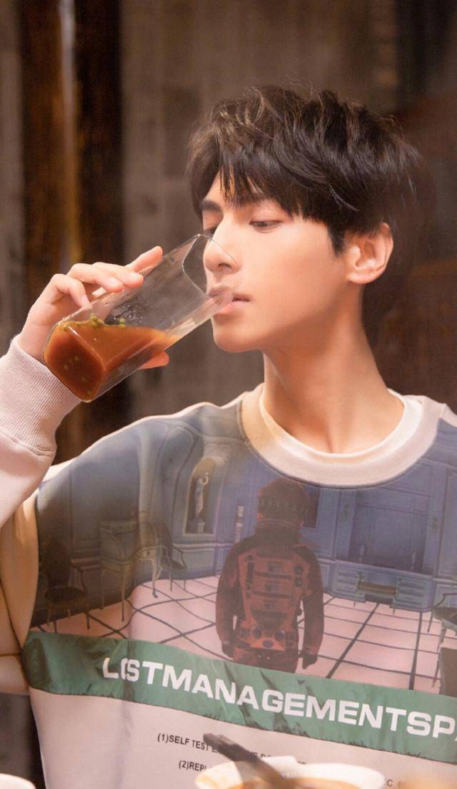 怎么形容罗云熙的颜值(罗云熙才艺)