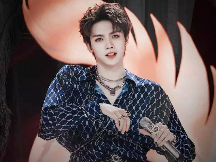 罗一舟综艺赞助被抵制，品牌主播人山人海。网友向深交所投诉。