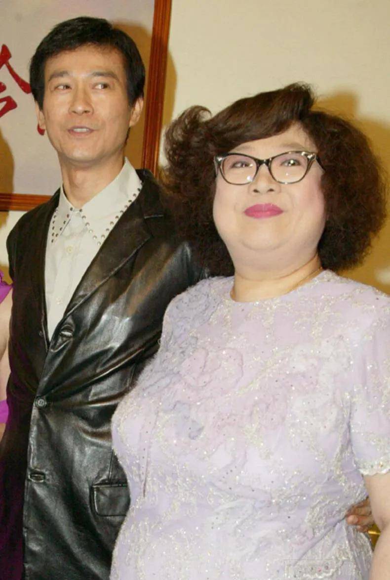 沈殿霞爱郑少秋吗(郑少秋靠沈殿霞)