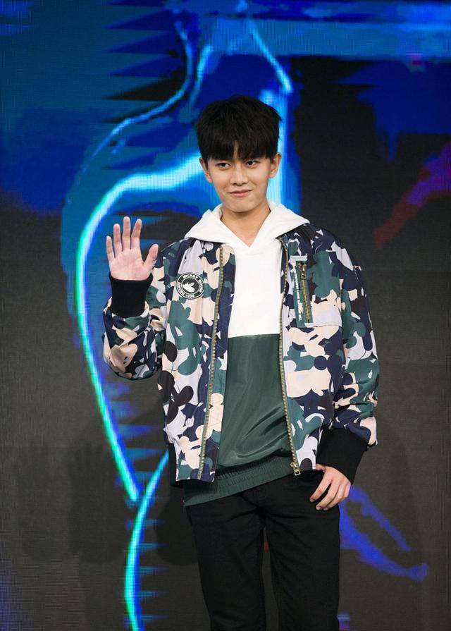 任国超任嘉伦是一个人吗(任嘉伦笑了)