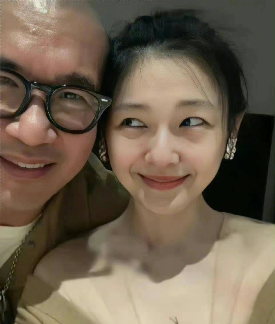 汪小菲庙幽会结婚，张兰首先谈到了新媳妇的标准。承认一段新欢就这么难吗？