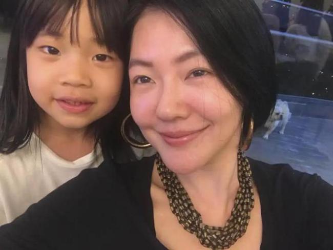 s在新冠肺炎让女儿徐老三发烧到41.9度。