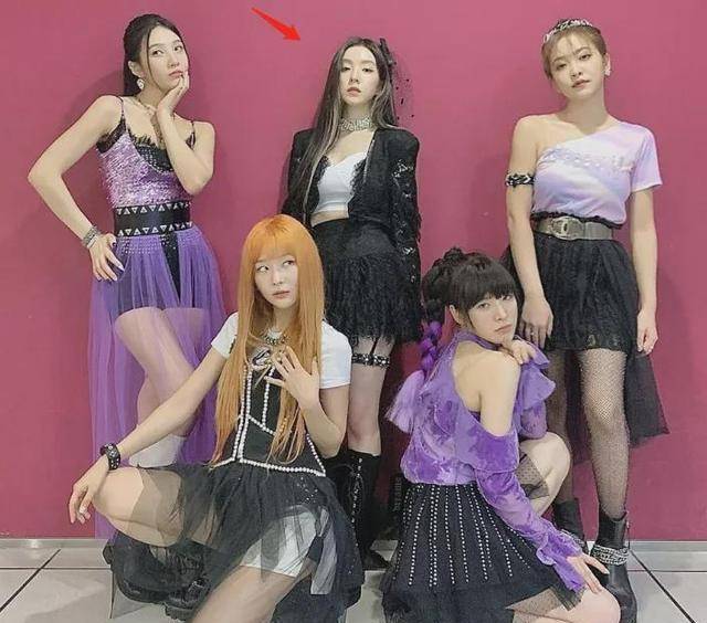 韩国女星被疑霸凌后还能复出,在杂志上开频道被赞,受害者却自杀了。