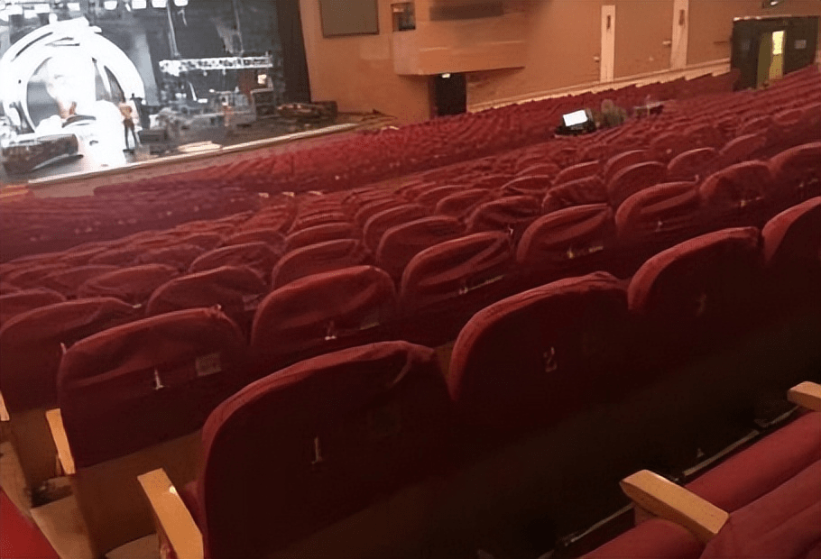 杰克逊易:考官被问及他的特权。他动了谁的奶酪?