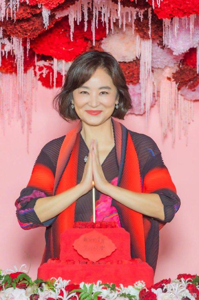 林青霞65岁庆生照 新闻(林青霞68岁庆生照释出 许愿:天下太平世界和平)
