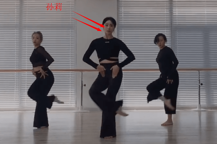 孙俪之前的舞蹈被吐槽为“练习”，现在44岁回来拍新戏，好看又少女。