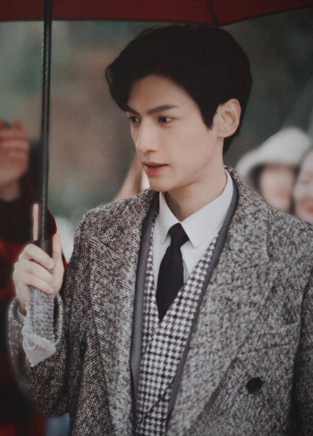 怎么形容罗云熙的颜值(罗云熙才艺)