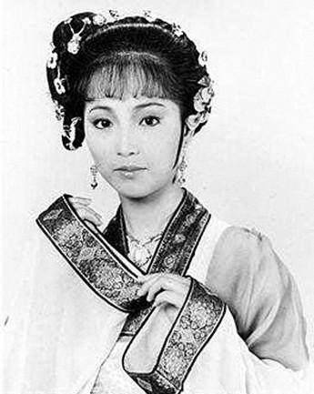 绝对美女的“石榴姐”,曾经的美少女,被周星驰培养,最终成为亿万富翁。