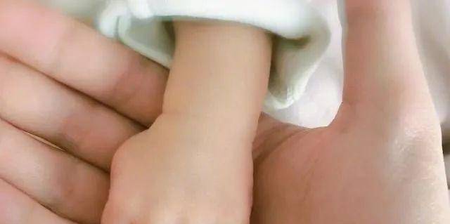 任国超任嘉伦是一个人吗(任嘉伦笑了)