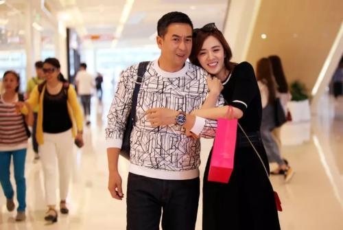 男人愿意亲吻你私下代表什么意思,对孩子身心发育真的好吗