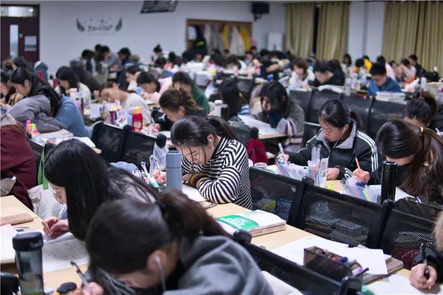 做完放里面睡觉是一种怎样的感觉你第一次在对象家里过夜是什么感受