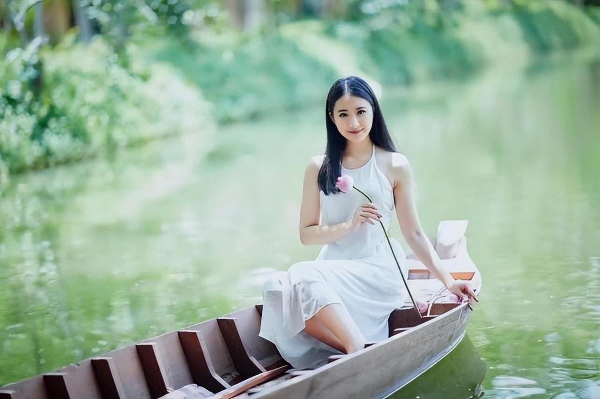 怎样能让女人主动找你,发什么朋友圈让女生主动找你