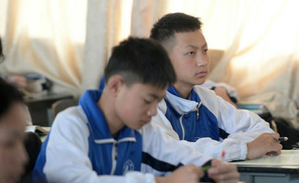 男生觉得我看不起他,对于贬低妻子的男人