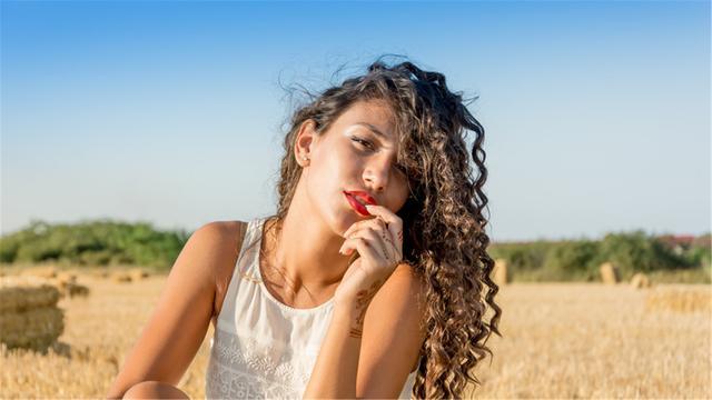 怎样才能让一个男生主动联系你(有什么好办法让公司主动辞退你)