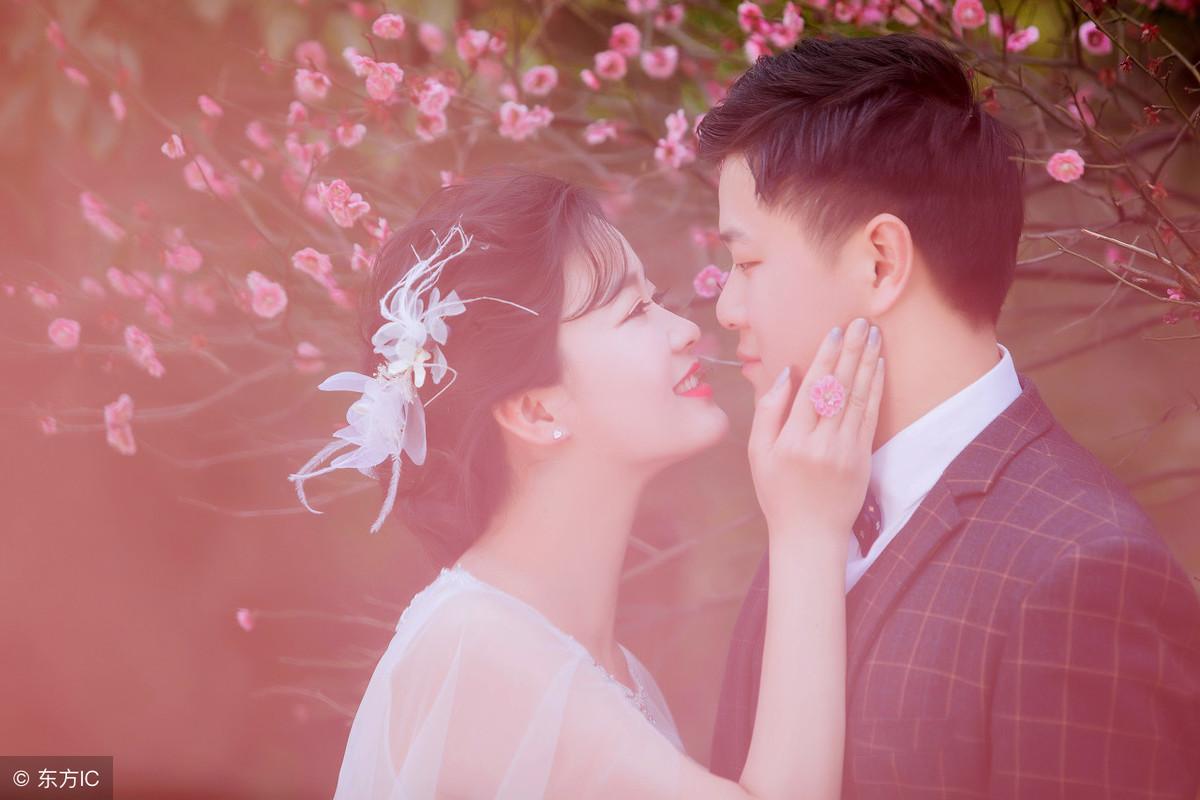 对一个男生有好感怎么办对两个追自己的男生都有好感要如何选择