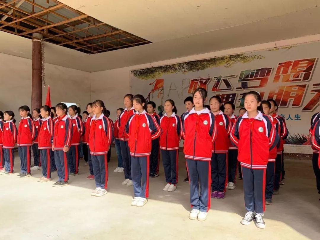 小学男生喜欢一个小学女生的表现,小学学习习惯和学习方法有哪些好的建议