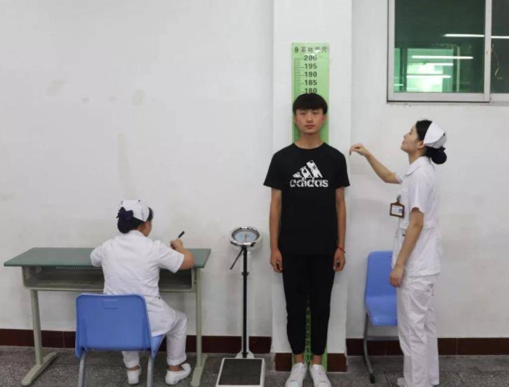 男孩子怎么长高个18岁男生怎么长高的方法