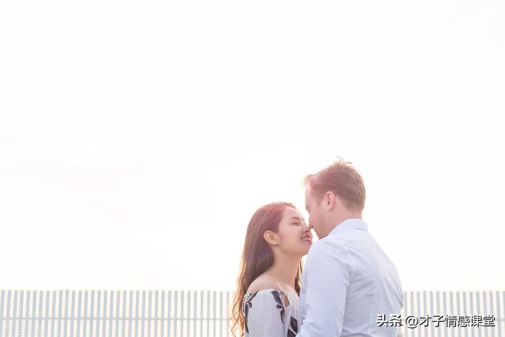 让男生以为你喜欢他怎么摆脱一个女人的纠缠或者自残闹的威胁