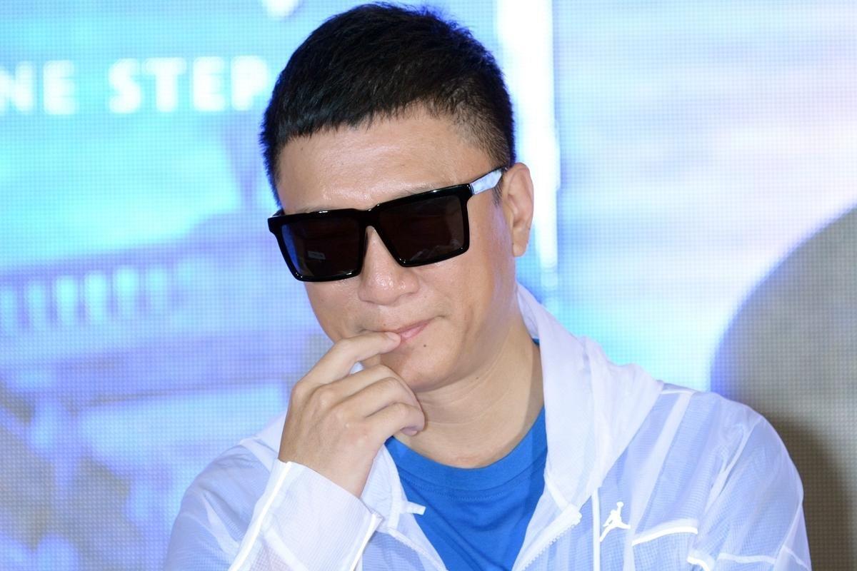 赞美男人的经典语录,赞美两个男人的话