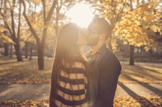 如何跟喜欢的女生表白喜欢上一个女孩子